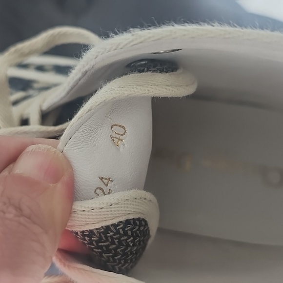 Stylish High-Top Sneakers Dior - Picture 10 of 12